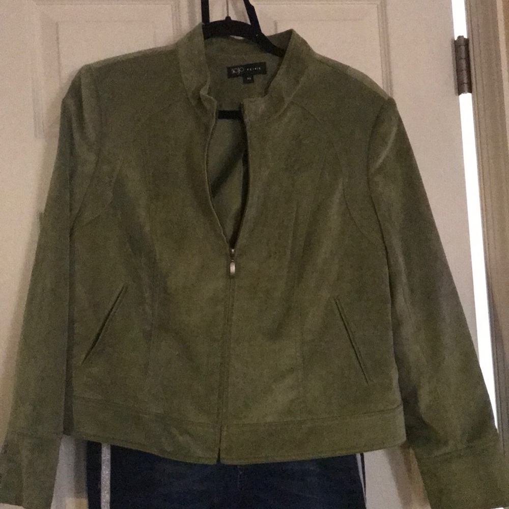 Cute cropped green soft velvet feeling jacket,